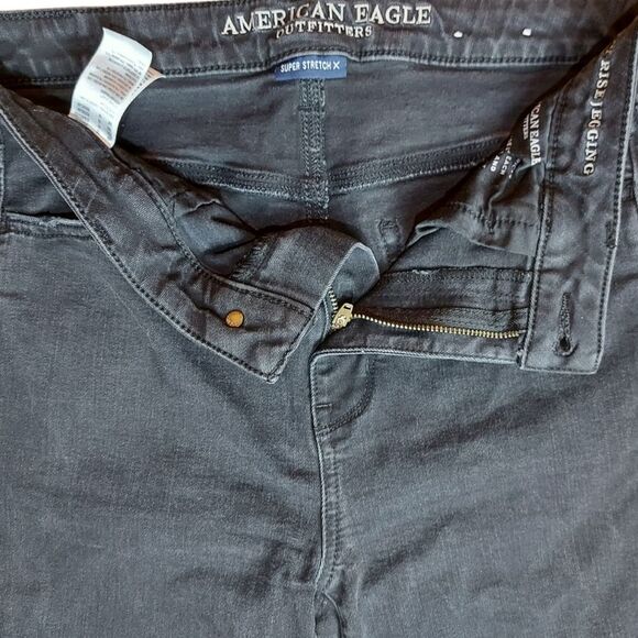 AE Super High Rise Black Distressed Cropped Jegging Size 10 - Picture 3 of 7